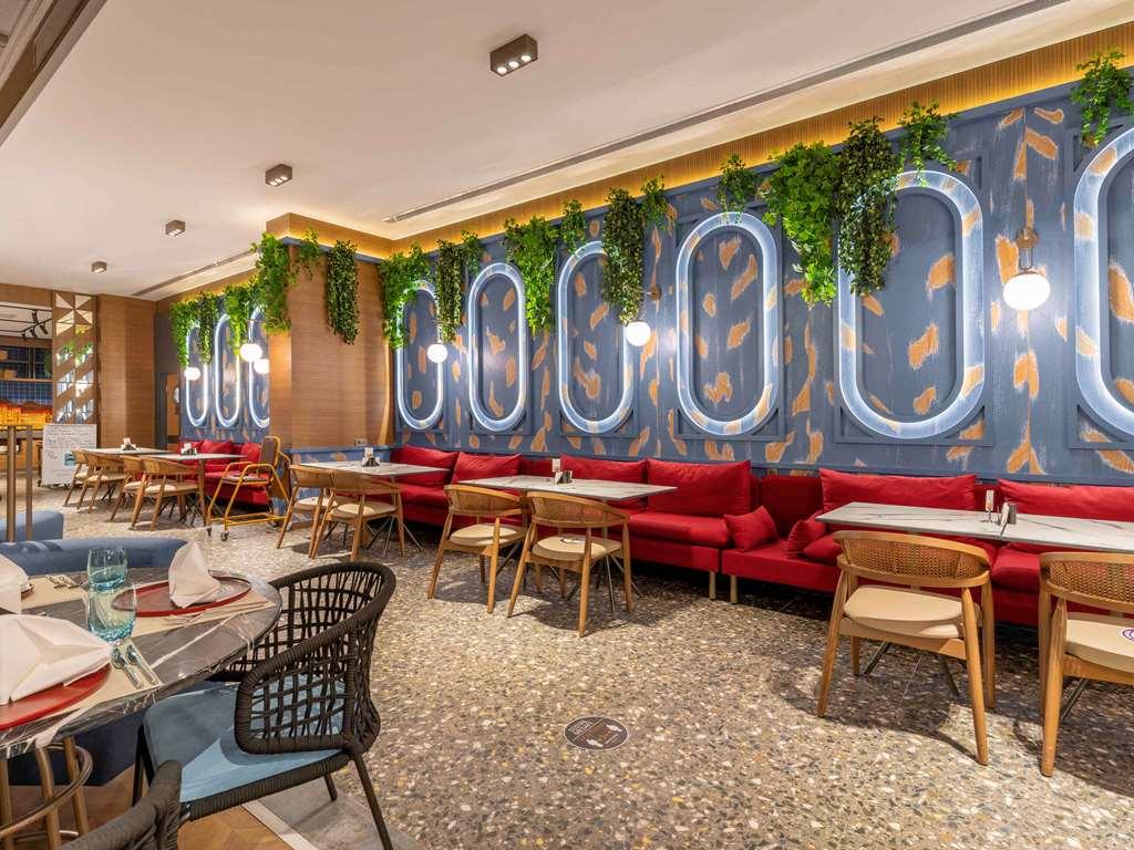 Mercure Trabzon Hotel 레스토랑 사진 Interior of a restaurant in the mall